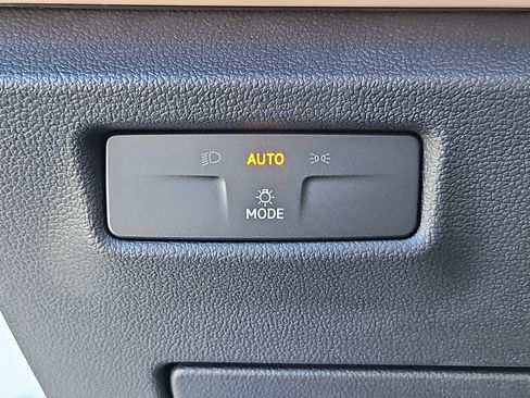 New 2026 Volkswagen Tiguan SE image 8