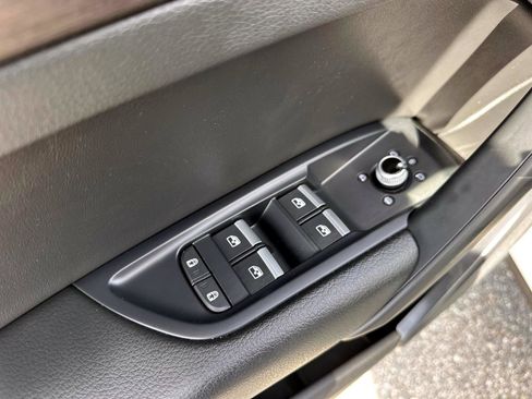 Used 2023 Audi Q5 2.0T Premium w/ Convenience Package image 18