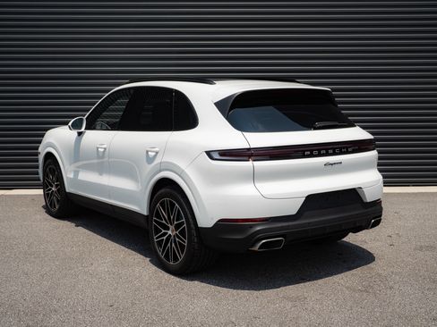 Certified 2026 Porsche Cayenne AWD/4WD image 3