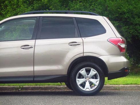 Used 2015 Subaru Forester 2.5i Premium w/ All-Weather Package AWD/4WD image 23