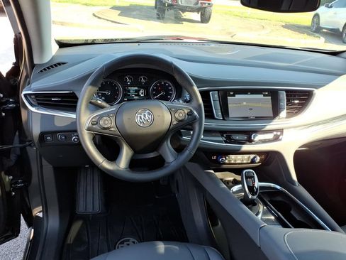 Used 2018 Buick Enclave Premium w/ Experience Buick Package FWD image 7