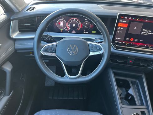 New 2025 Volkswagen Tiguan SE image 12