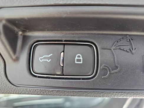 Used 2023 Ford Explorer XLT w/ Equipment Group 202A AWD/4WD image 33