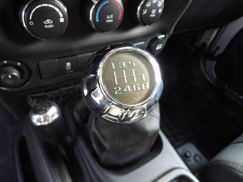 Used 2011 Jeep Wrangler Unlimited Sahara w/ Dual Top Group AWD/4WD image 8
