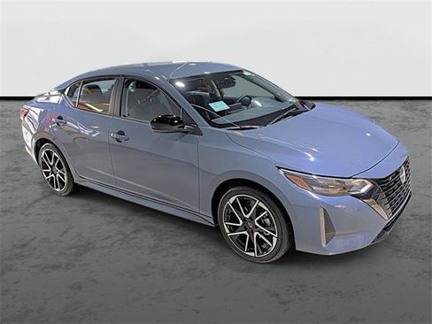 Used 2025 Nissan Sentra SR FWD image 5