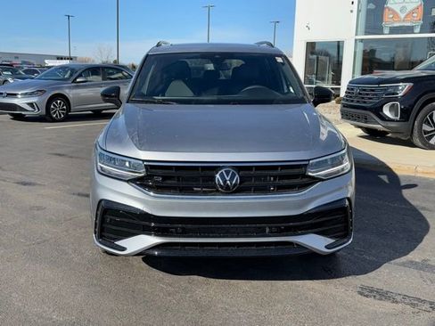 New 2024 Volkswagen Tiguan SE R-Line image 2