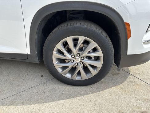 Used 2025 Buick Enclave Preferred AWD/4WD image 36