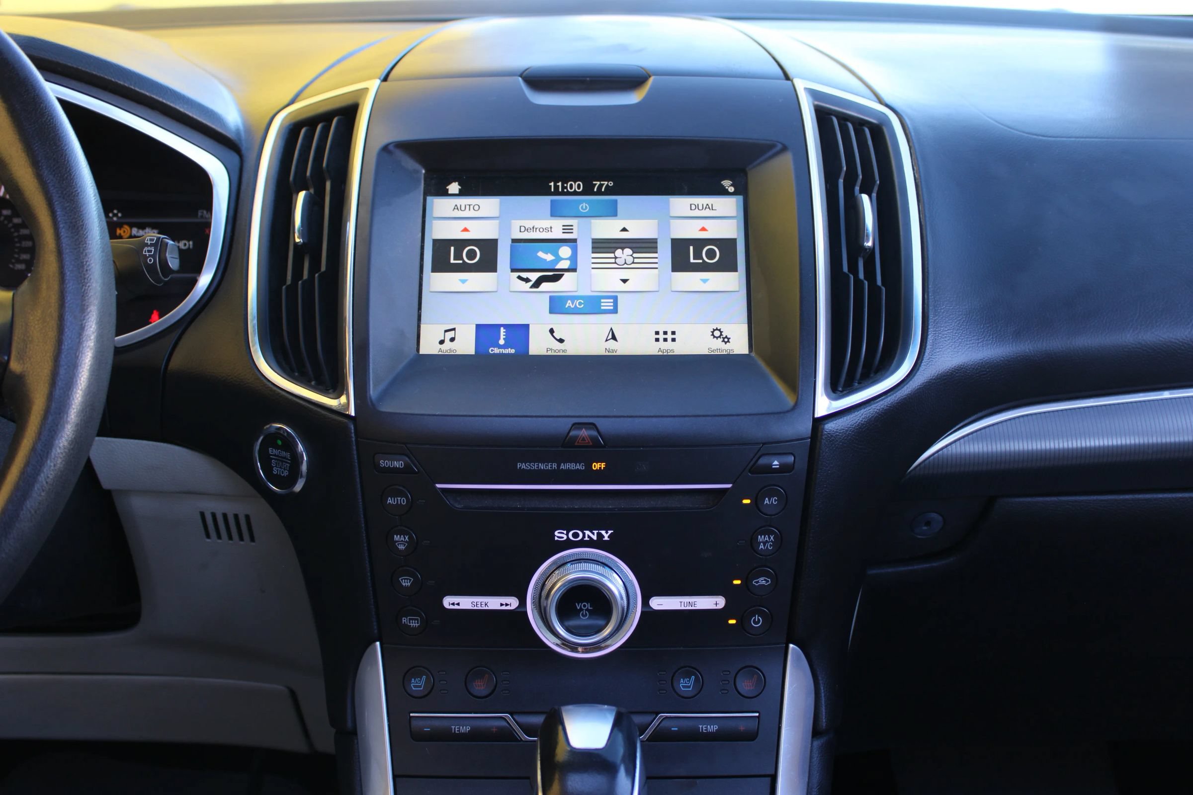 Used 2018 Ford Edge Titanium FWD image 14