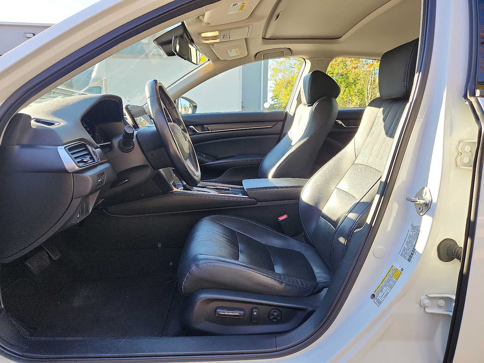Used 2018 Honda Accord EX-L image 13