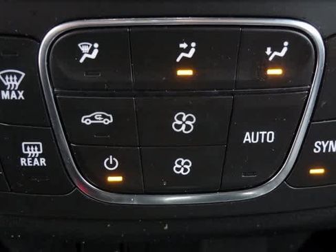 Used 2023 Chevrolet Traverse LT image 31