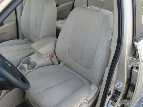 Used 2008 Kia Rondo LX FWD image 11