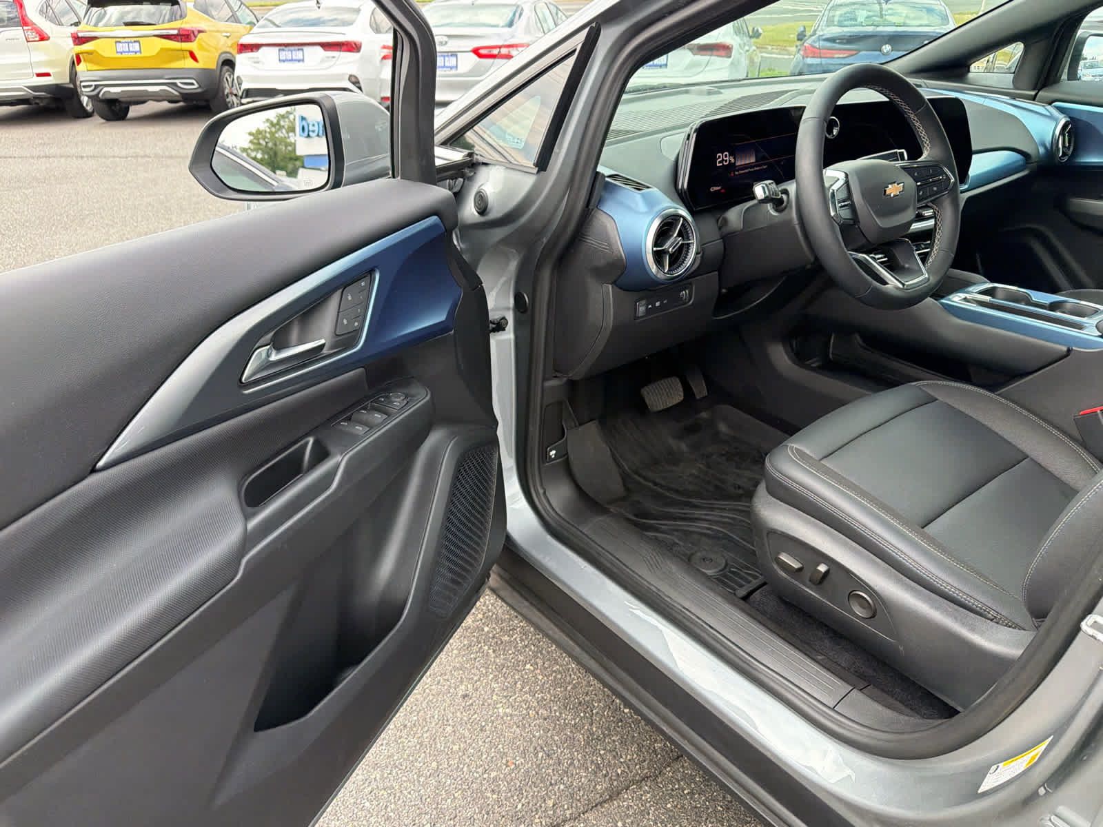 Certified 2024 Chevrolet Equinox EV LT w/ LPO, Active Package FWD image 8