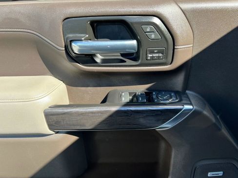 Used 2020 Chevrolet Silverado 2500 LTZ w/ LTZ Convenience Package AWD/4WD image 11