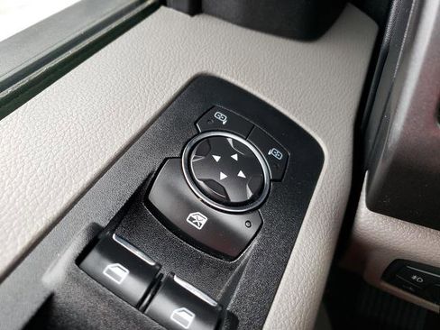 Used 2018 Ford F150 XLT image 22