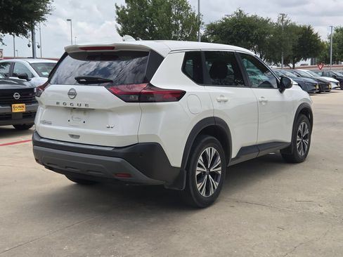 Used 2022 Nissan Rogue SV FWD image 3