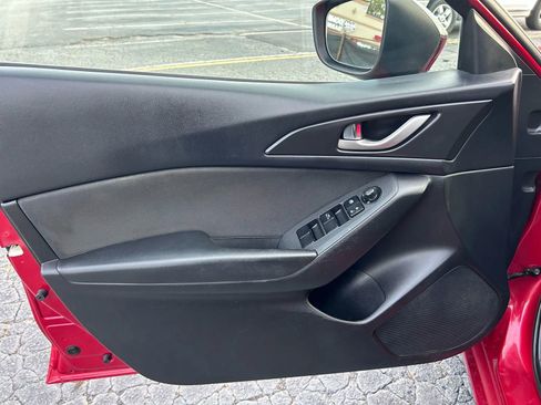 Used 2015 MAZDA MAZDA3 i SV image 9
