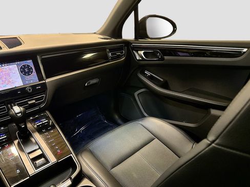 Used 2022 Porsche Macan image 28