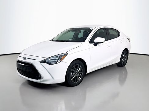 Used 2019 Toyota Yaris L image 4
