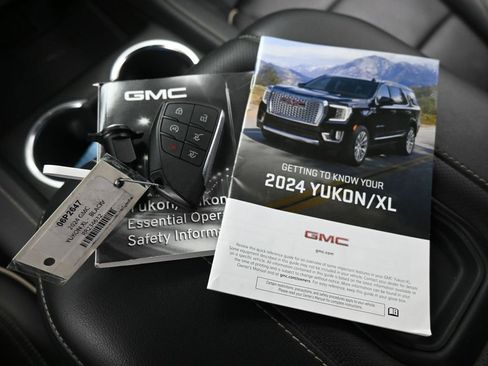 Used 2024 GMC Yukon XL SLT image 43