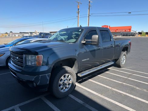 Used 2014 GMC Sierra 2500 SLT w/ SLT Convenience Package AWD/4WD image 2