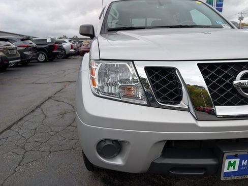 Used 2020 Nissan Frontier SV w/ SV Utility Package image 11