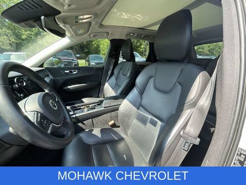 Used 2023 Volvo XC60 B5 Core w/ Climate Package AWD/4WD image 10