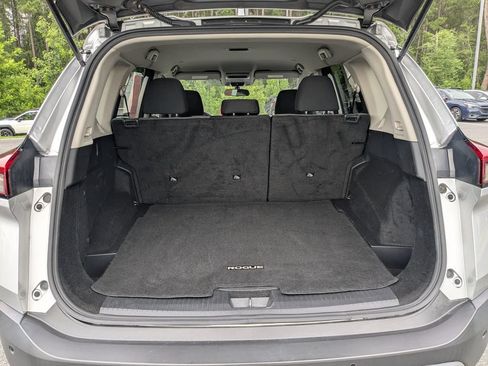Used 2023 Nissan Rogue SV FWD image 13