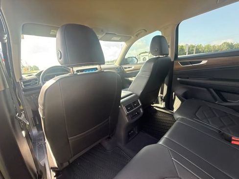 Used 2024 Volkswagen Atlas SE FWD image 25