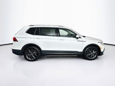 Used 2024 Volkswagen Tiguan SE w/ Panoramic Sunroof Package FWD image 10