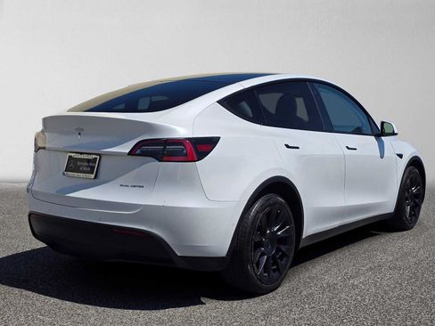 Used 2021 Tesla Model Y Long Range AWD/4WD image 3