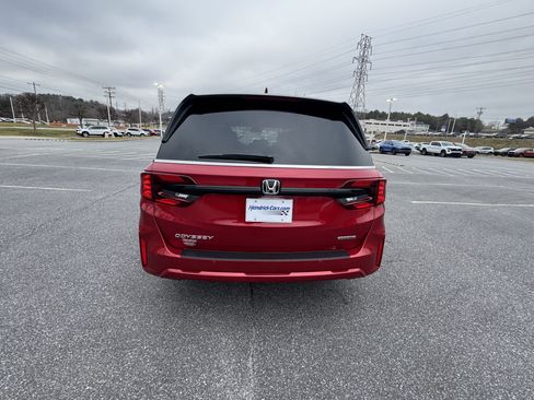 New 2026 Honda Odyssey Touring image 9
