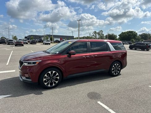 Used 2023 Kia Carnival EX FWD image 13