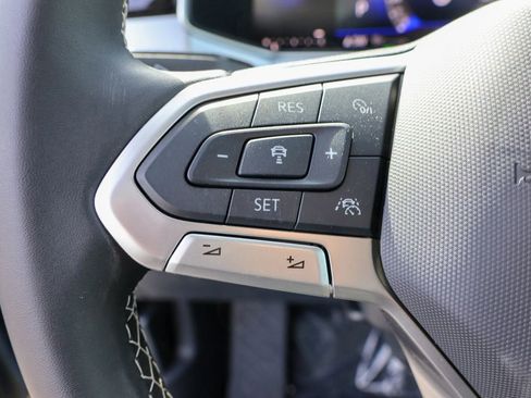 Used 2025 Volkswagen Taos SE image 19