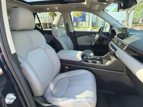Used 2025 Honda Pilot Touring image 15