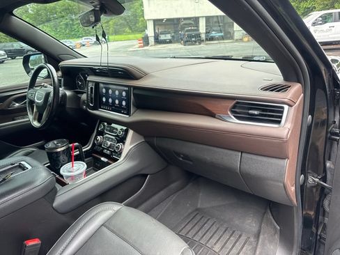 Used 2021 GMC Yukon Denali w/ Denali Premium Package AWD/4WD image 10