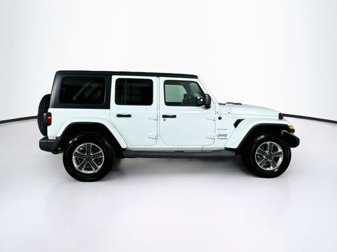 Used 2019 Jeep Wrangler Unlimited Sahara AWD/4WD image 9