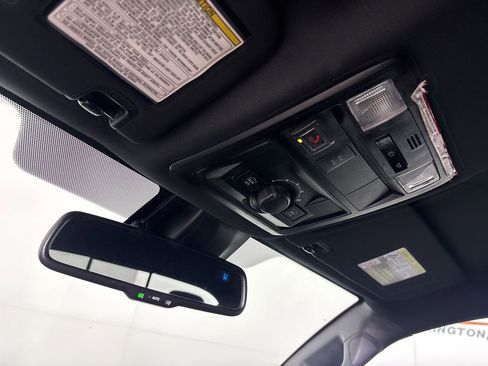 Used 2020 Toyota Tacoma TRD Off-Road w/ Technology Package image 18