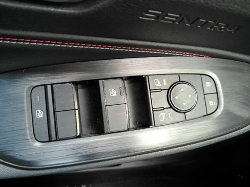 Used 2026 Nissan Sentra SR w/ Floor Mat Package FWD image 30