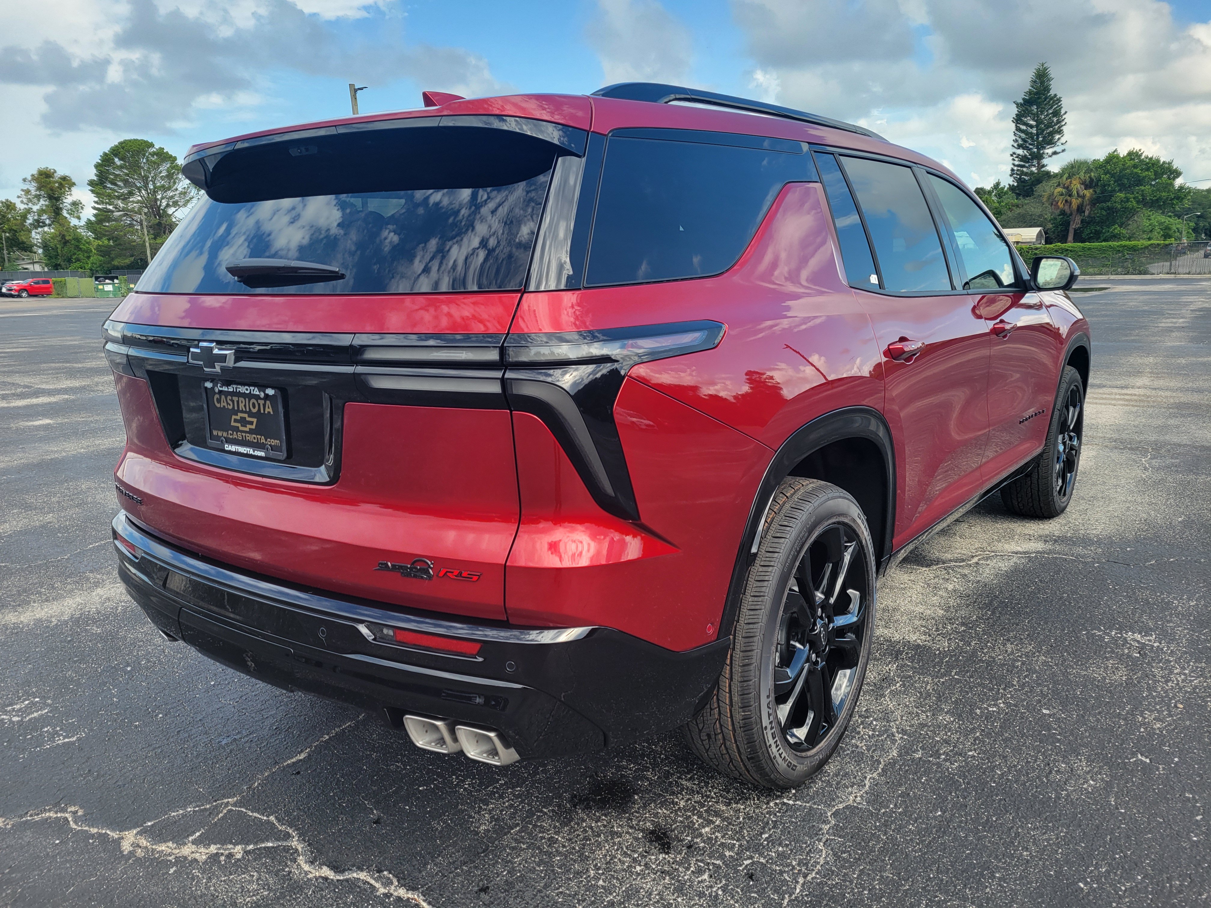 New 2027 Chevrolet Traverse RS w/ LPO, Floor Liner Package FWD image 5