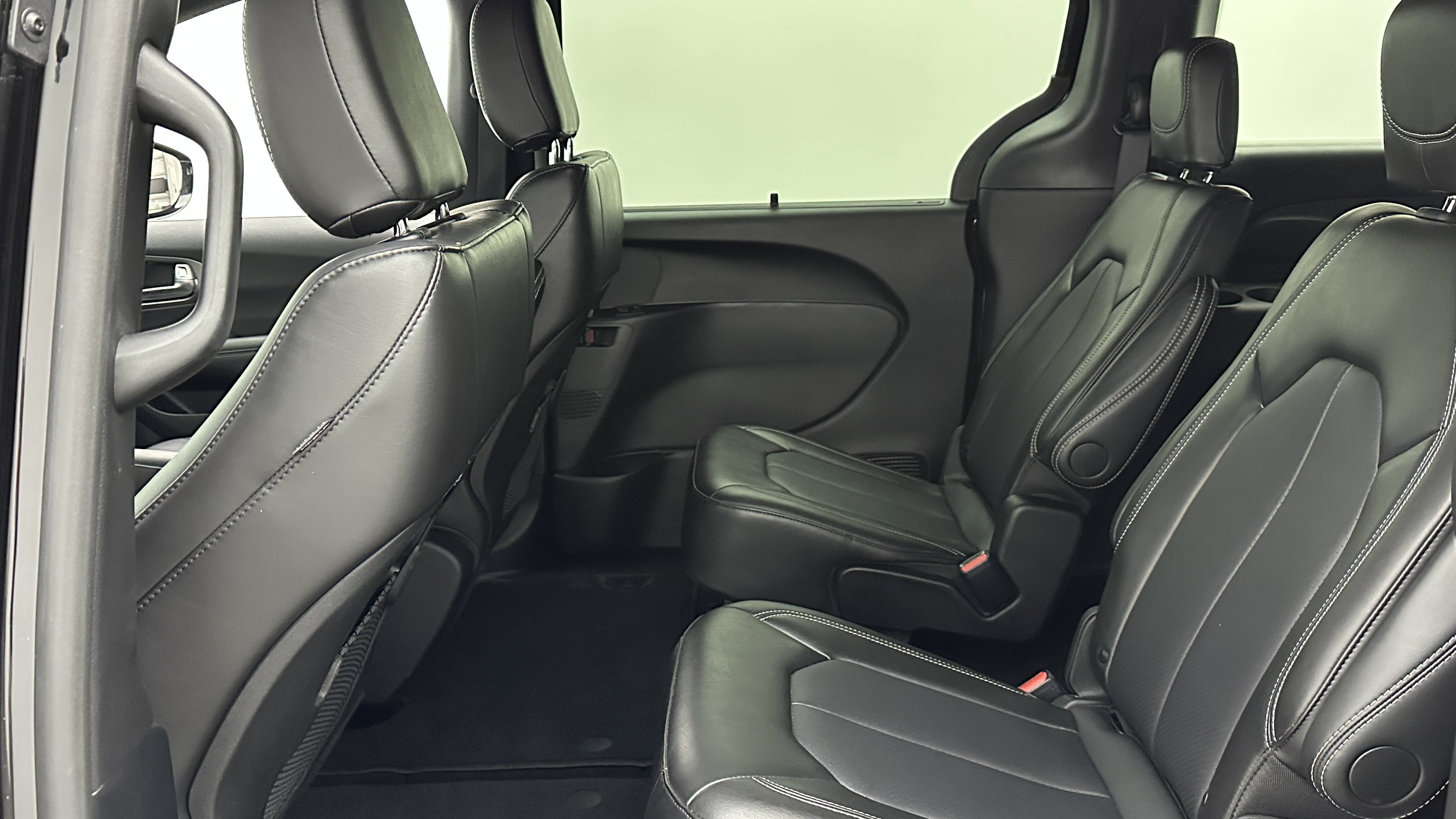 Used 2025 Chrysler Pacifica Select FWD image 25