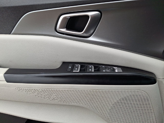Used 2022 Kia Carnival LX FWD image 12