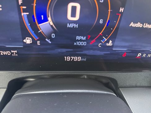 Used 2025 Chevrolet Traverse LT w/ Sun and Wheel Package image 16