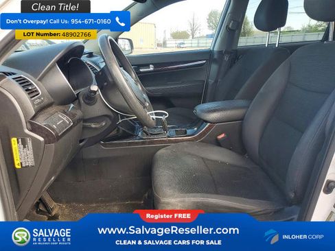 Used 2015 Kia Sorento LX image 9