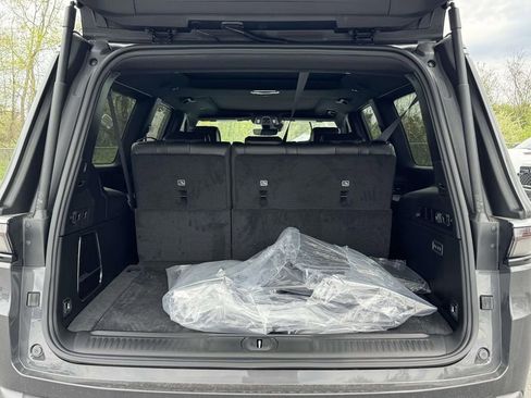 New 2026 Jeep Grand Wagoneer L 4WD w/ Premium Group I image 30