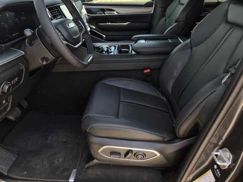 New 2026 Jeep Grand Wagoneer L Limited AWD/4WD image 15