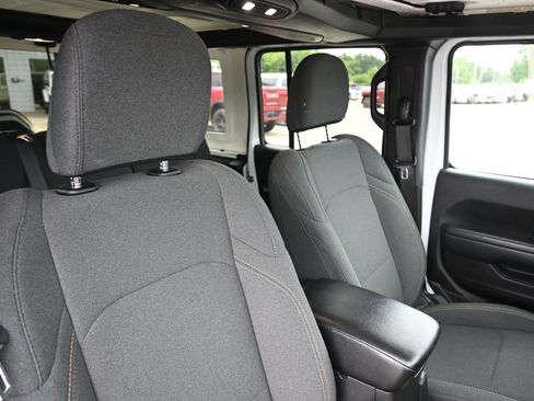 Used 2024 Jeep Wrangler Unlimited Sport AWD/4WD image 32