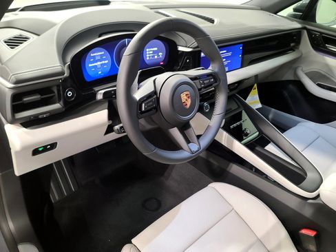 New 2026 Porsche Macan 4 Electric image 4