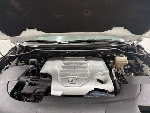 Used 2020 Lexus LX 570 4WD w/ Luxury Package image 32