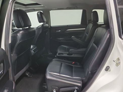 Used 2019 Toyota Highlander XLE image 23