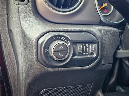 Certified 2022 Jeep Gladiator Willys image 13